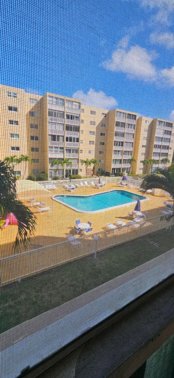 421 NE 14th Avenue 302, Hallandale Beach, FL 33009