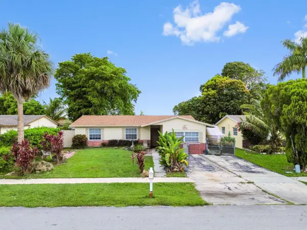 703 SW 76th Avenue, North Lauderdale, FL 33068