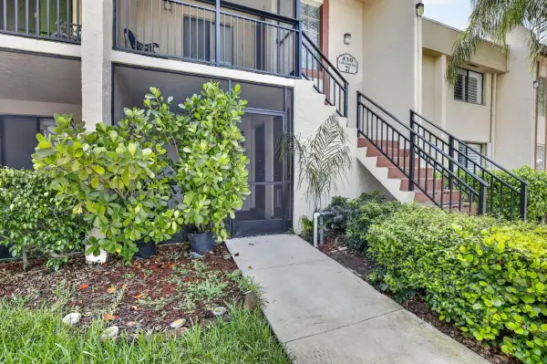 410 Lakeview Drive 103, Weston, FL 33326