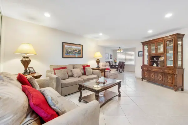 4270 NW 40th Street 205, Lauderdale Lakes, FL 33319