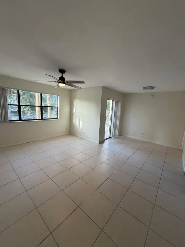 540 S Park Road 25-9, Hollywood, FL 33021