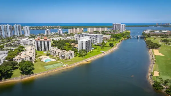 374 Golfview Road 205, North Palm Beach, FL 33408
