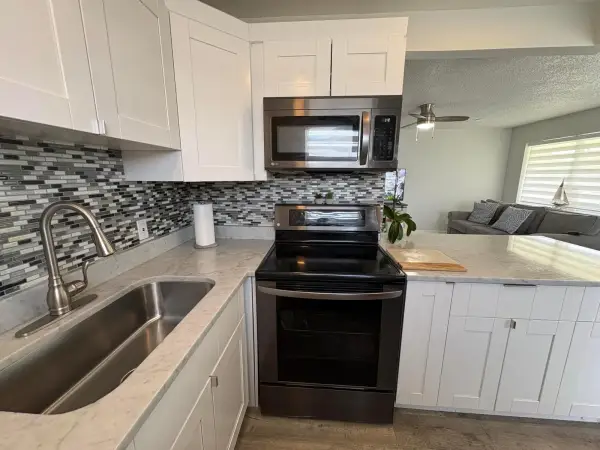 277 Chatham N, West Palm Beach, FL 33417