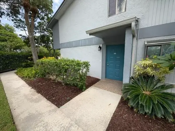 2753 S Oakland Forest Drive 102, Oakland Park, FL 33309