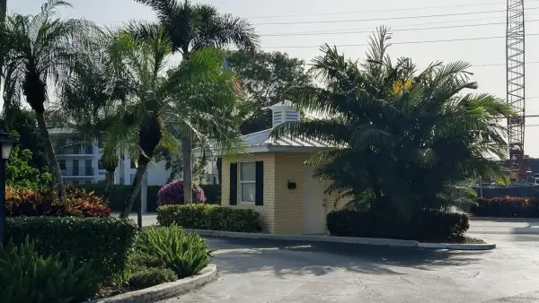21 Colonial Club Drive 202, Boynton Beach, FL 33435