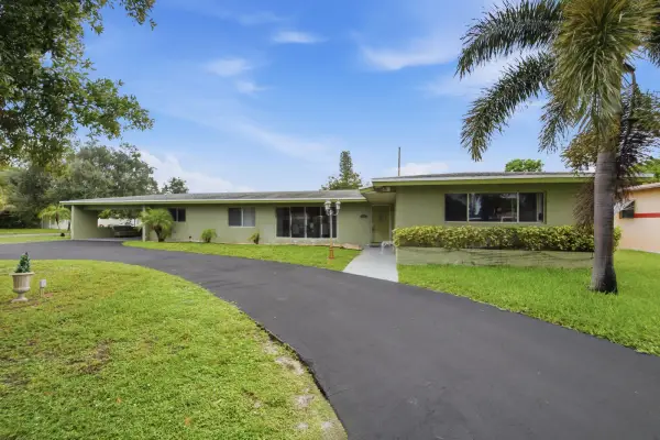 1000 Wyoming Avenue, Fort Lauderdale, FL 33312