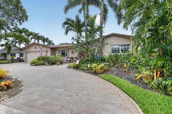 1851 NW 106th Avenue, Pembroke Pines, FL 33026