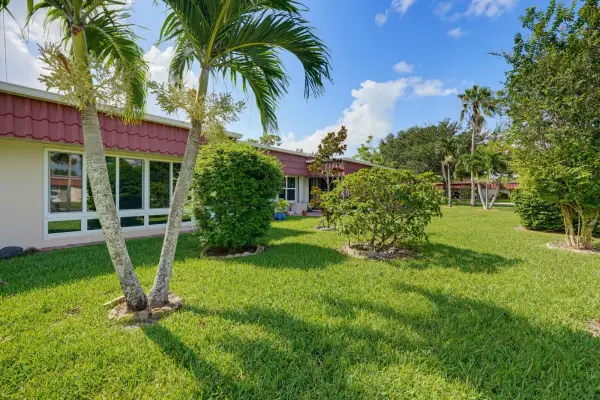 676 Laconia Circle B, Lake Worth, FL 33467