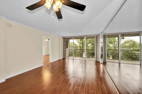 118 Royal Park Drive 4g, Oakland Park, FL 33309