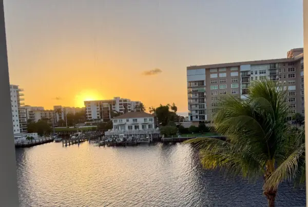 3180 NE 48th Court 406, Lighthouse Point, FL 33064
