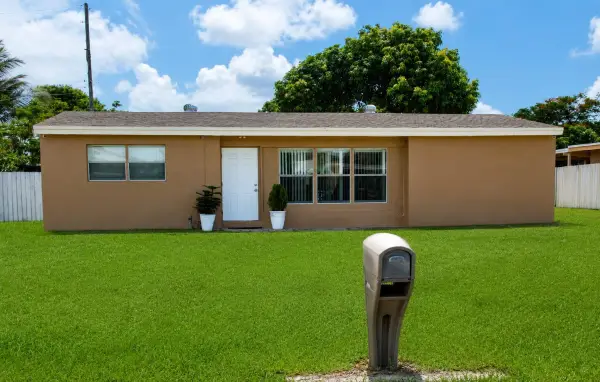 465 Waseca Dr Drive, Lake Worth, FL 33462