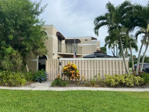 4005 Village Drive A, Delray Beach, FL 33445