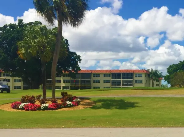 9420 S Hollybrook Lake Drive 305, Pembroke Pines, FL 33025