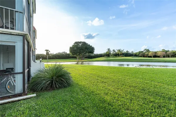 9611 N Hollybrook Lake Drive 107, Pembroke Pines, FL 33025