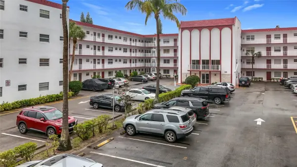 4270 NW 40th Street 208, Lauderdale Lakes, FL 33319