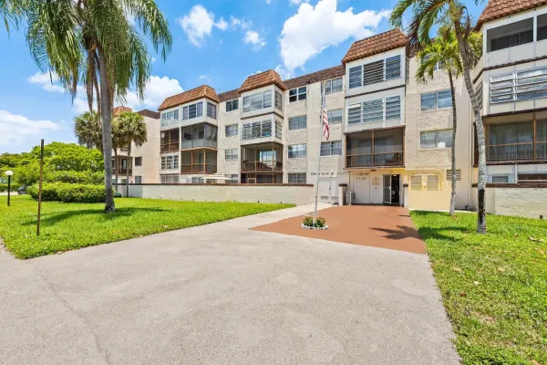 7100 NW 17th Street 218, Plantation, FL 33313
