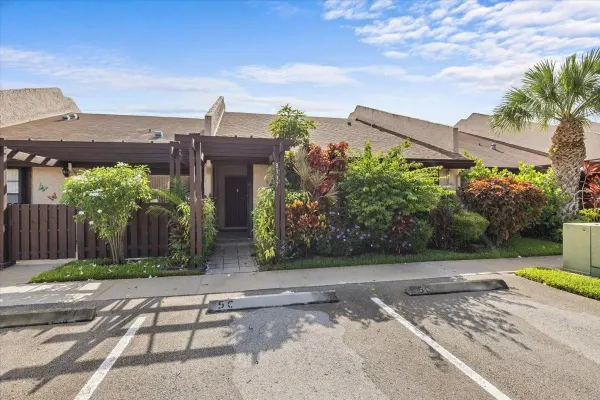 8337 NW 37th Place 8337, Sunrise, FL 33351