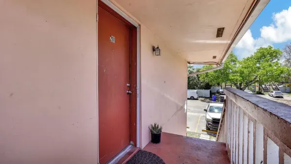 7471 SW 10th Court 201d, North Lauderdale, FL 33068
