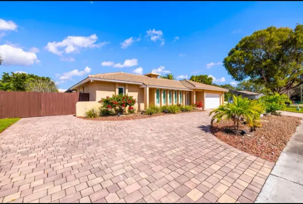 5921 SW 17th Court, Plantation, FL 33317