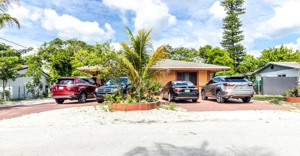 661 SW 28th Way, Fort Lauderdale, FL 33312