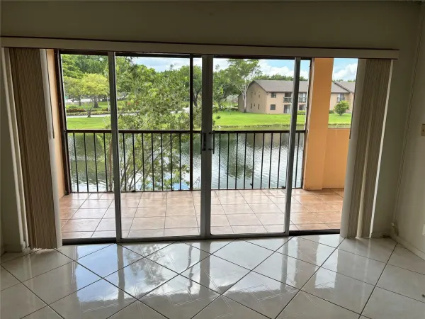 3905 N Nob Hill Road 205, Sunrise, FL 33351