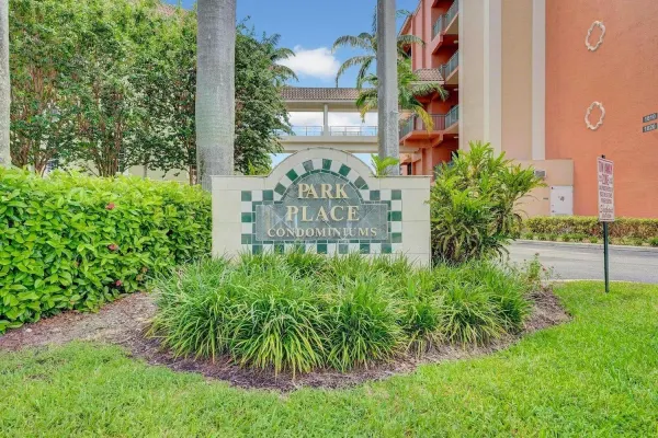 1610 Presidential Way 103, West Palm Beach, FL 33401