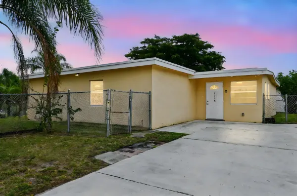 5618 Cinnamon Drive, West Palm Beach, FL 33415