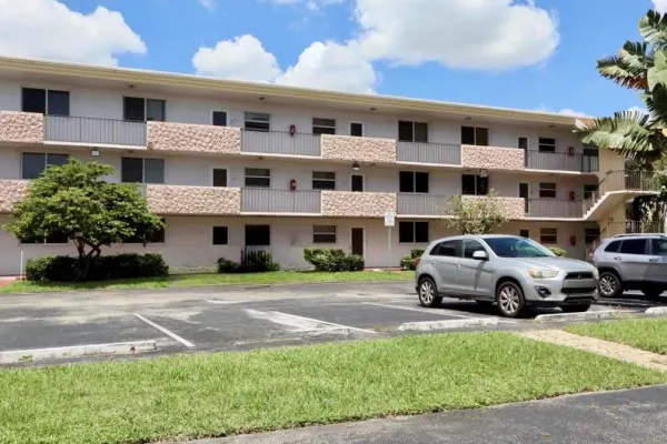 5985 Del Lago Circle 223, Sunrise, FL 33313