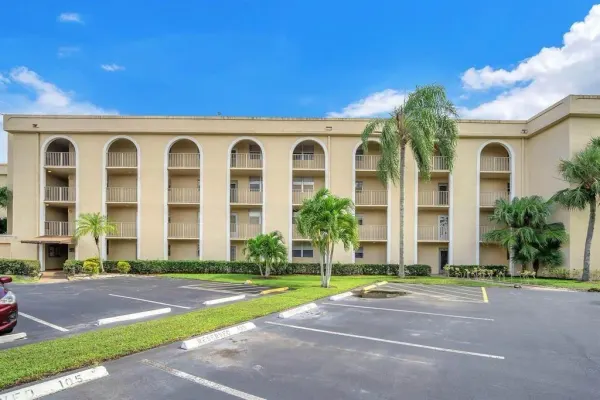 3231 Holiday Springs Boulevard 105, Margate, FL 33063