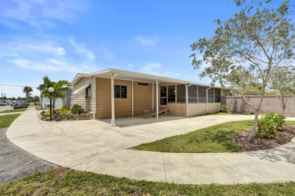 21411 NW 3rd Street, Pembroke Pines, FL 33029