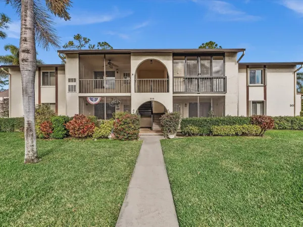 305 Knotty Pine Circle A2, Greenacres, FL 33463