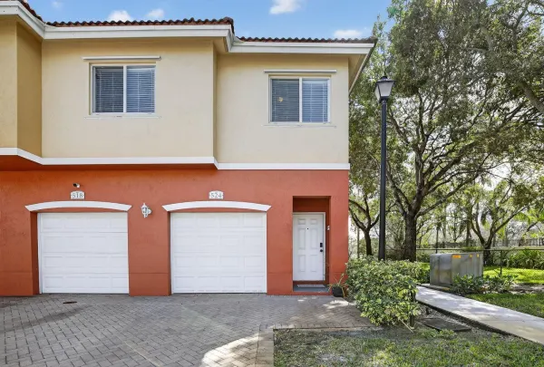 7400 Palomino Drive 524, Hollywood, FL 33024