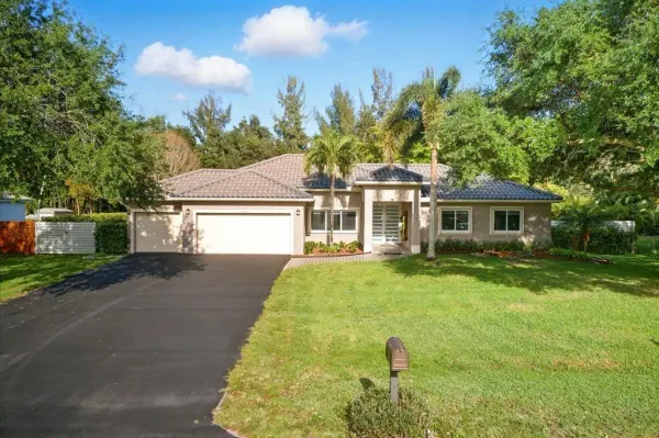 5320 SW 199th Avenue, Pembroke Pines, FL 33332