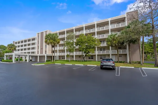 8735 Ramblewood Drive 409, Coral Springs, FL 33071