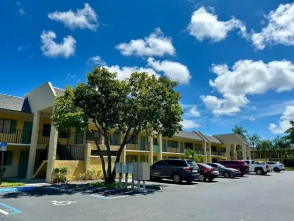 1830 W Meadows Circle 1830, Boynton Beach, FL 33436