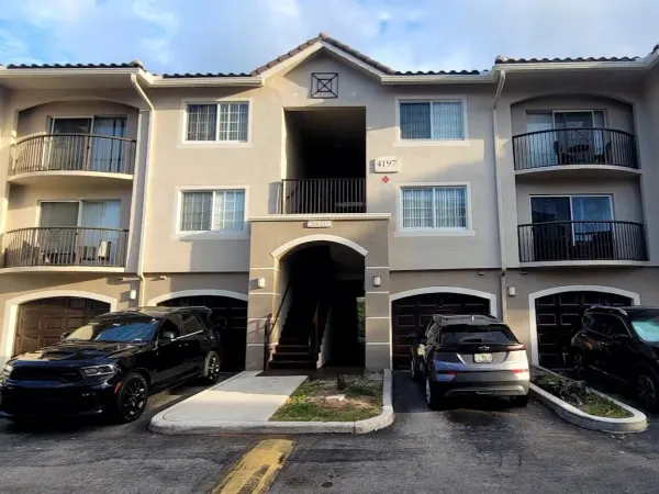 4197 N Haverhill Road 212, West Palm Beach, FL 33417