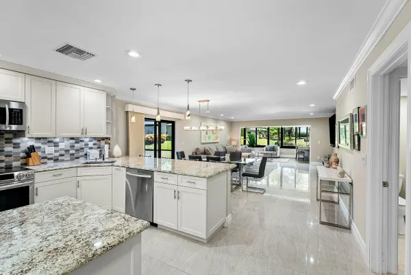18 Westgate Lane A, Boynton Beach, FL 33436