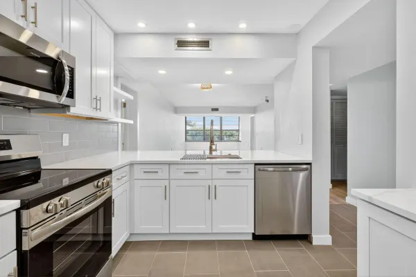 3710 Whitehall Drive 404, West Palm Beach, FL 33401