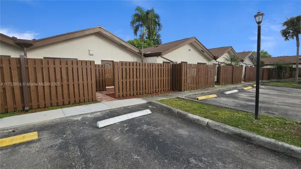 1760 NW 72nd Avenue 81, Plantation, FL 33313