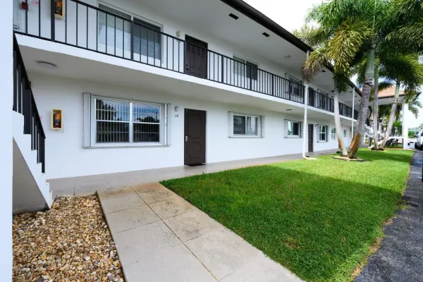 3075 Gardens East Drive 14, Palm Beach Gardens, FL 33410