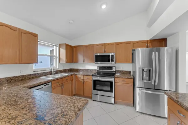 2705 Pointe Circle, Greenacres, FL 33413