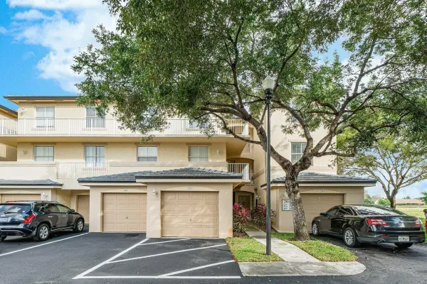 2040 Greenview Shores Boulevard 223, Wellington, FL 33414