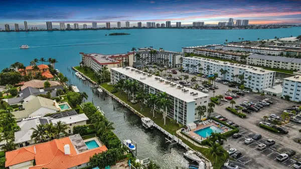 109 Paradise Harbour Boulevard 409, North Palm Beach, FL 33408