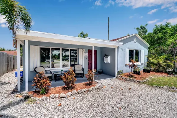 6410 S Olive Avenue, West Palm Beach, FL 33405