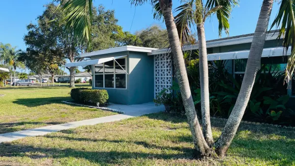 910 South Drive B, Delray Beach, FL 33445