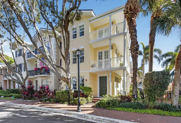 1037 W Heritage Club Circle, Delray Beach, FL 33483