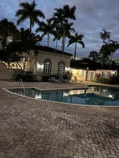 9959 Nob Hill Place, Sunrise, FL 33351