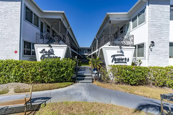 302 Lake Osborne Drive 5, Lake Worth Beach, FL 33461