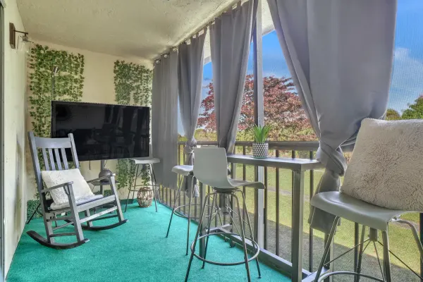 1423 Meadows Circle W, Boynton Beach, FL 33436