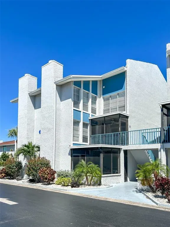 315 Medallion Boulevard, Unit F, Madeira Beach, FL, 33708